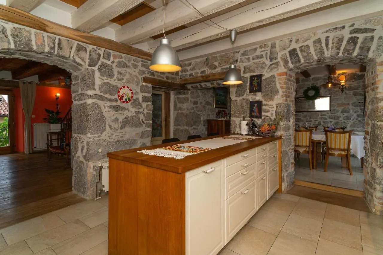 فيلا Beautifully Renovated Old Stone House With Large Private Outdoor Pool Ruzici  فيلة Ruzici (Primorje-Gorski Kotar)