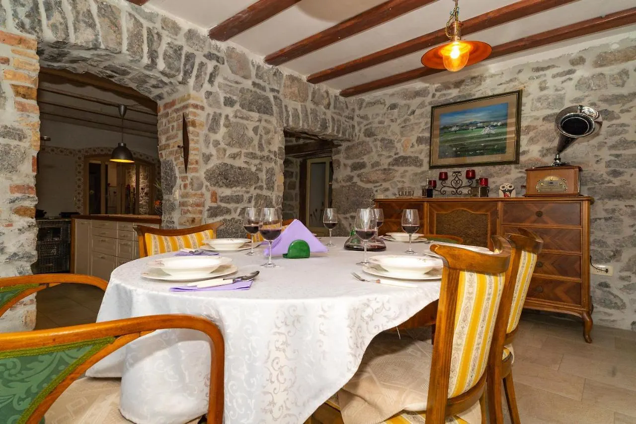 Villa Beautifully Renovated Old Stone House With Large Private Outdoor Pool Ruzici  0*, Ruzici (Primorje-Gorski Kotar)