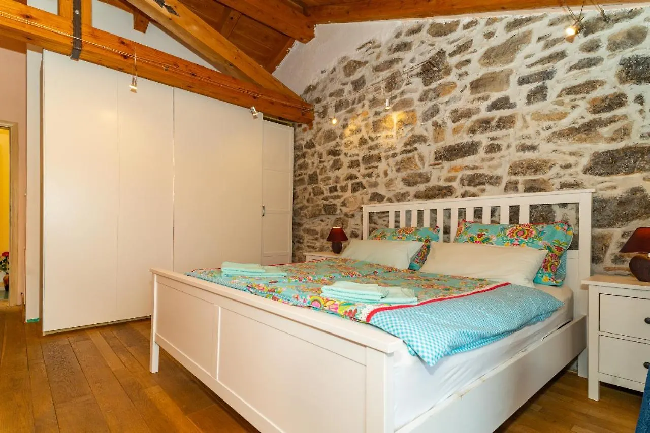 Villa Beautifully Renovated Old Stone House With Large Private Outdoor Pool Ruzici  Ruzici (Primorje-Gorski Kotar)
